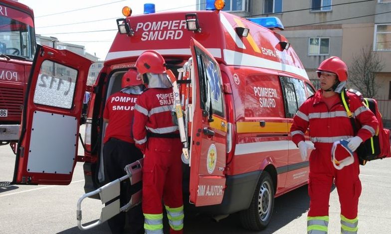 Copil de 6 ani în pericol într-un bloc de pe Traian Vuia