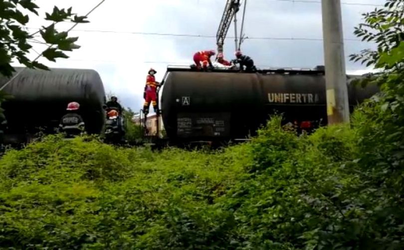 Adolescentul electrocutat în gară este în stare critică