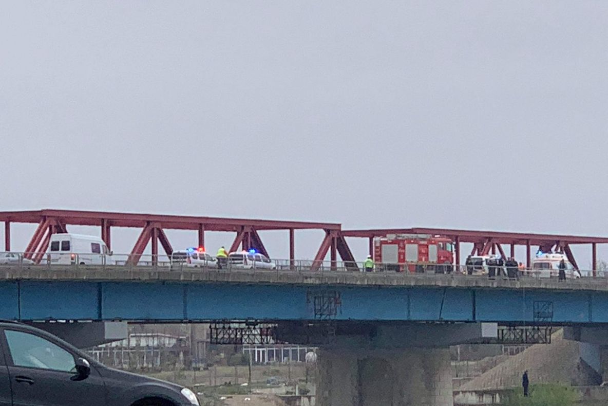 Descoperire șocantă, sub podul de la Mărăcineni