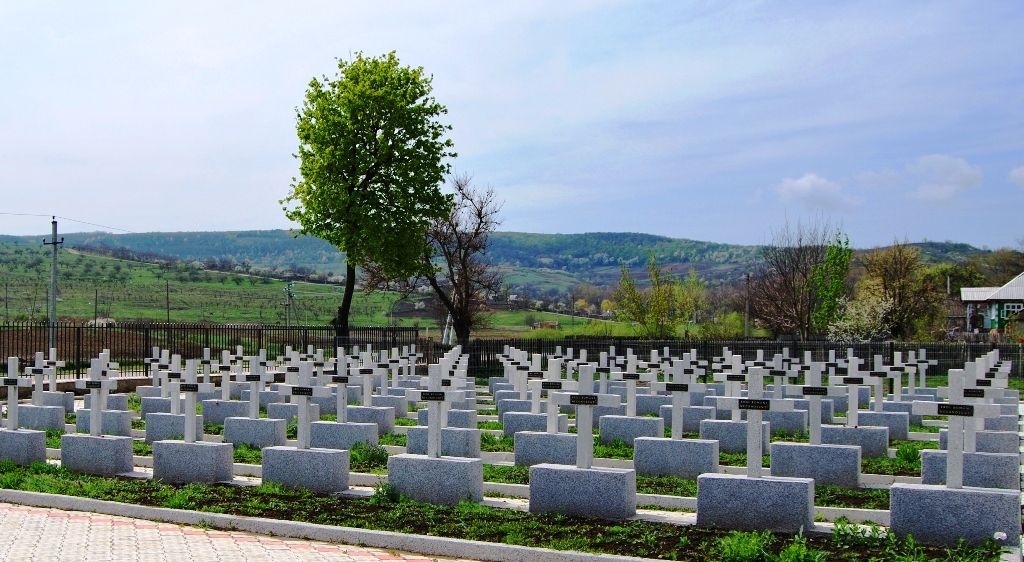 Bani pentru un cimitir din Republica Moldova, de la autoritățile buzoiene