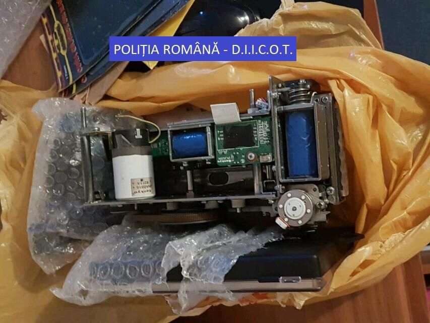 Percheziții la Buzăul și alte cinci județe la suspecți fraude cu carduri bancare