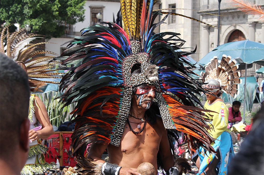 Ambasadorul Mexicului, prezent la Buzău de Noaptea Muzeelor. Va prezenta un penacho prehispanic