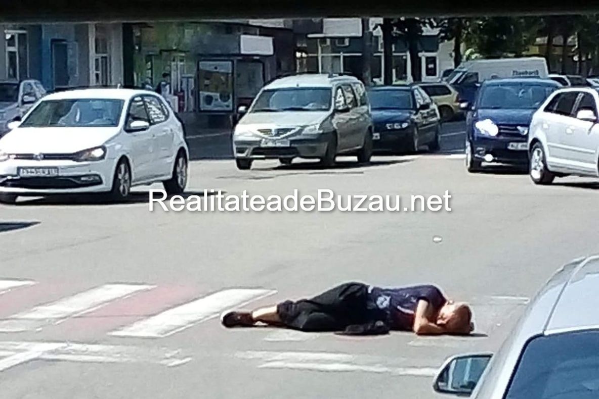 Ireal: un bărbat s-a culcat pe trecerea de pietoni
