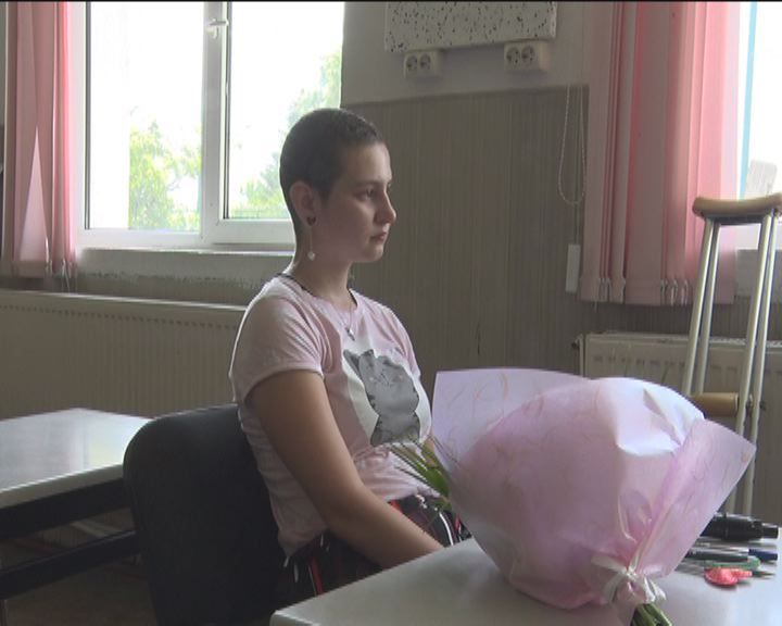 Model, pentru tineri. A învățat pentru examen, pe patul de spital