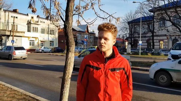 Victorie în instanță pentru elevul exmatriculat după ce a ironizat o profesoară