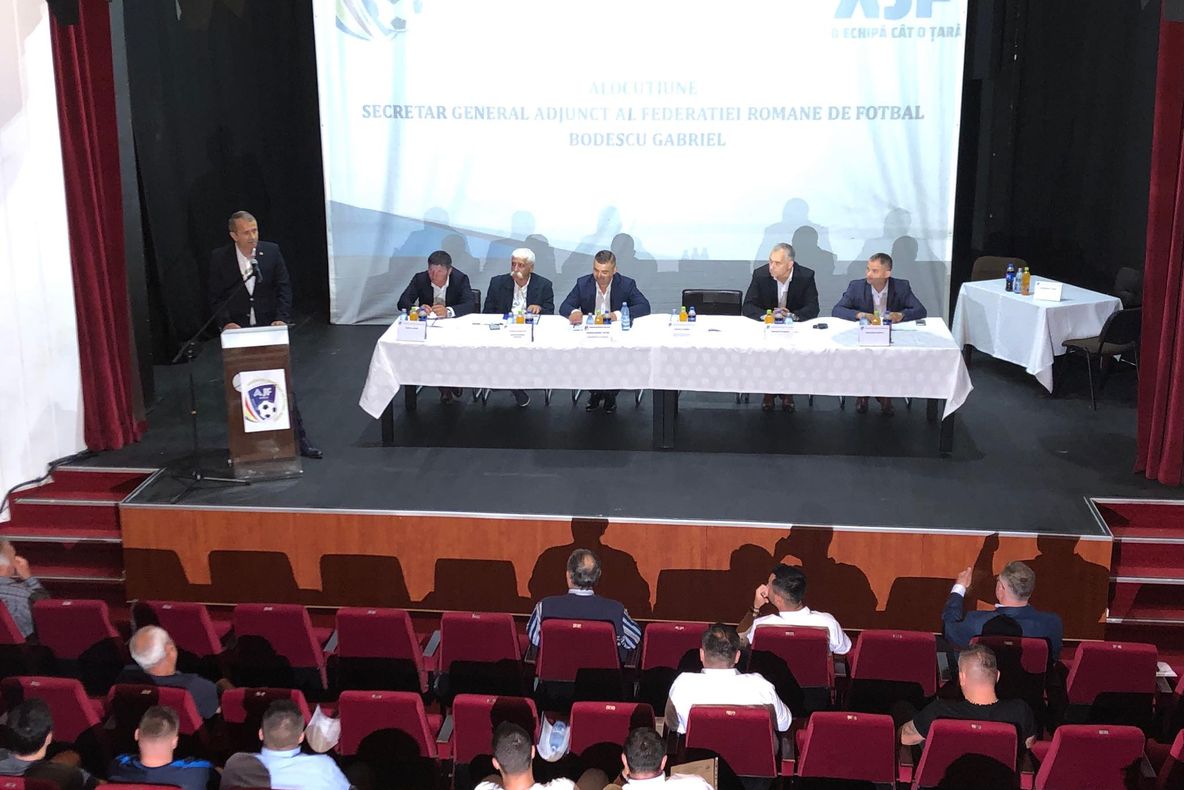 Ligile a IV-a și a V-a, la un pas să fie înghețate