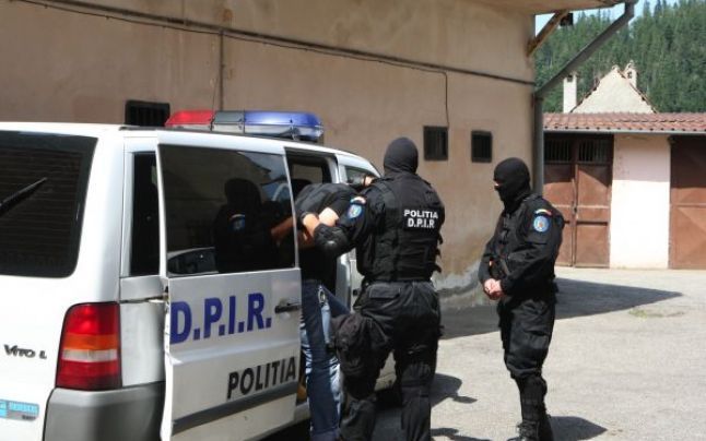 Suspect în crima de la Tăbărăști, "săltat" de polițiști