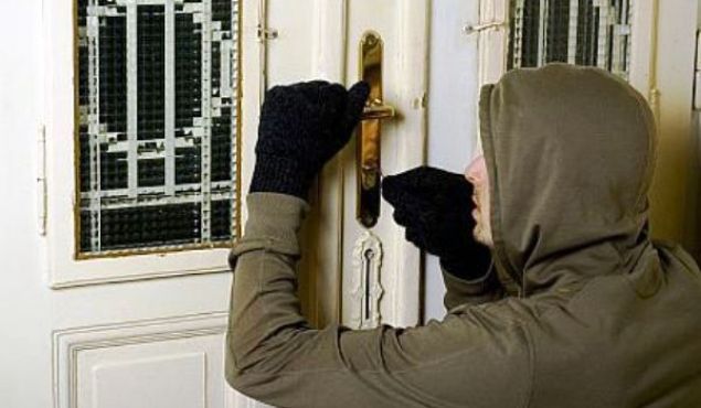 Sumă uriașă furată de hoți din casa unui renumit medic buzoian