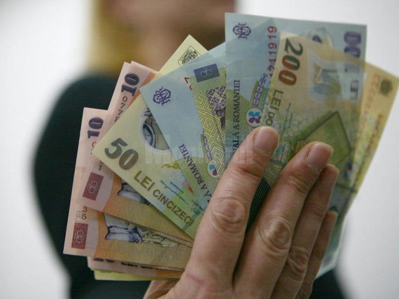 L-a păcălit că îi oferă de pomană dar i-a furat toată agoniseala