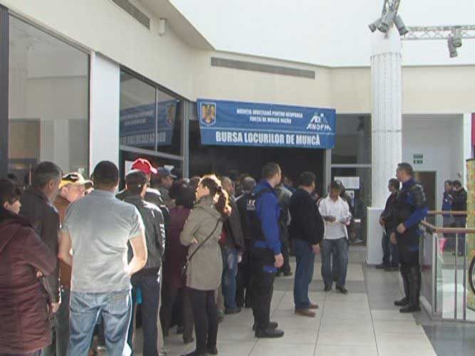 Mai puțin de 700 de absolvenți, înscriși la șomaj