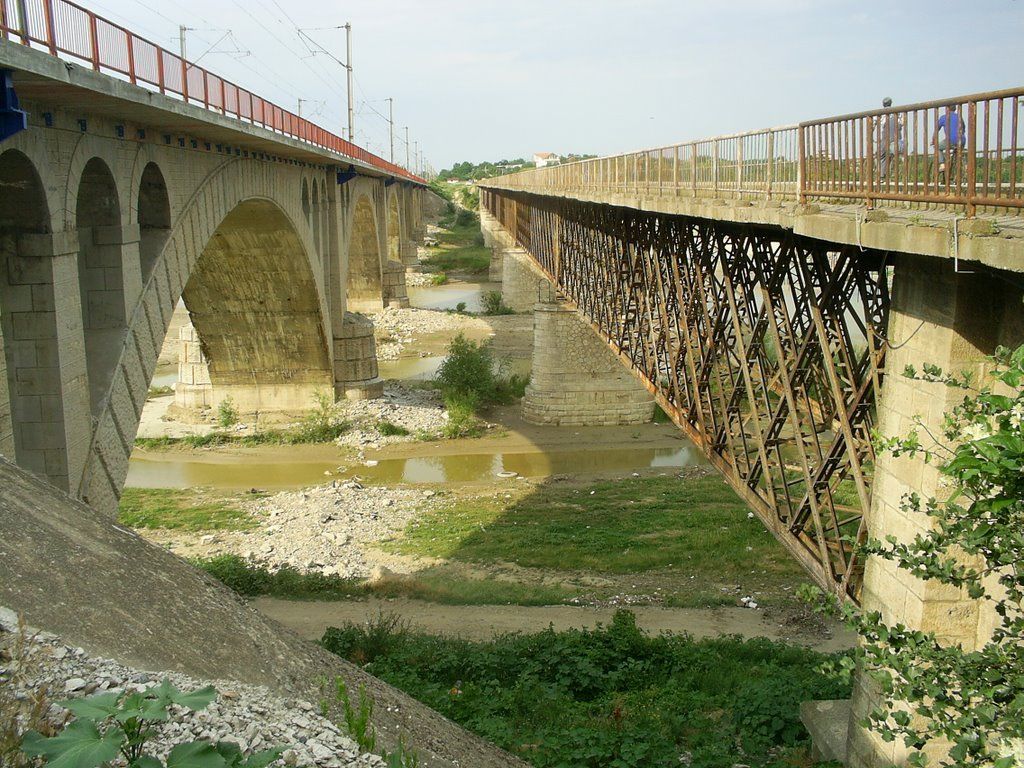 Lucrări importante la podul de la Vadu Pașii: Cel mai probabil etapa finală se va face în primăvara anului viitor