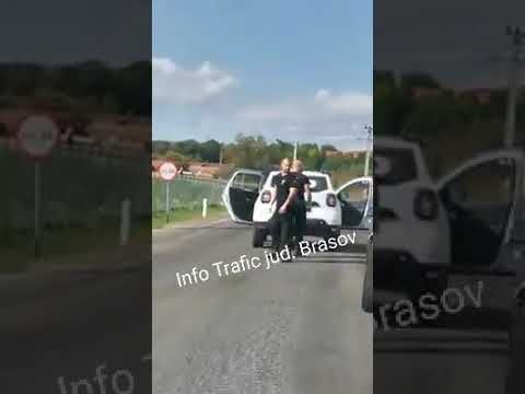 Avarie puternică la conductele de apă. O țeavă veche și corodată, din oțel, a cedat