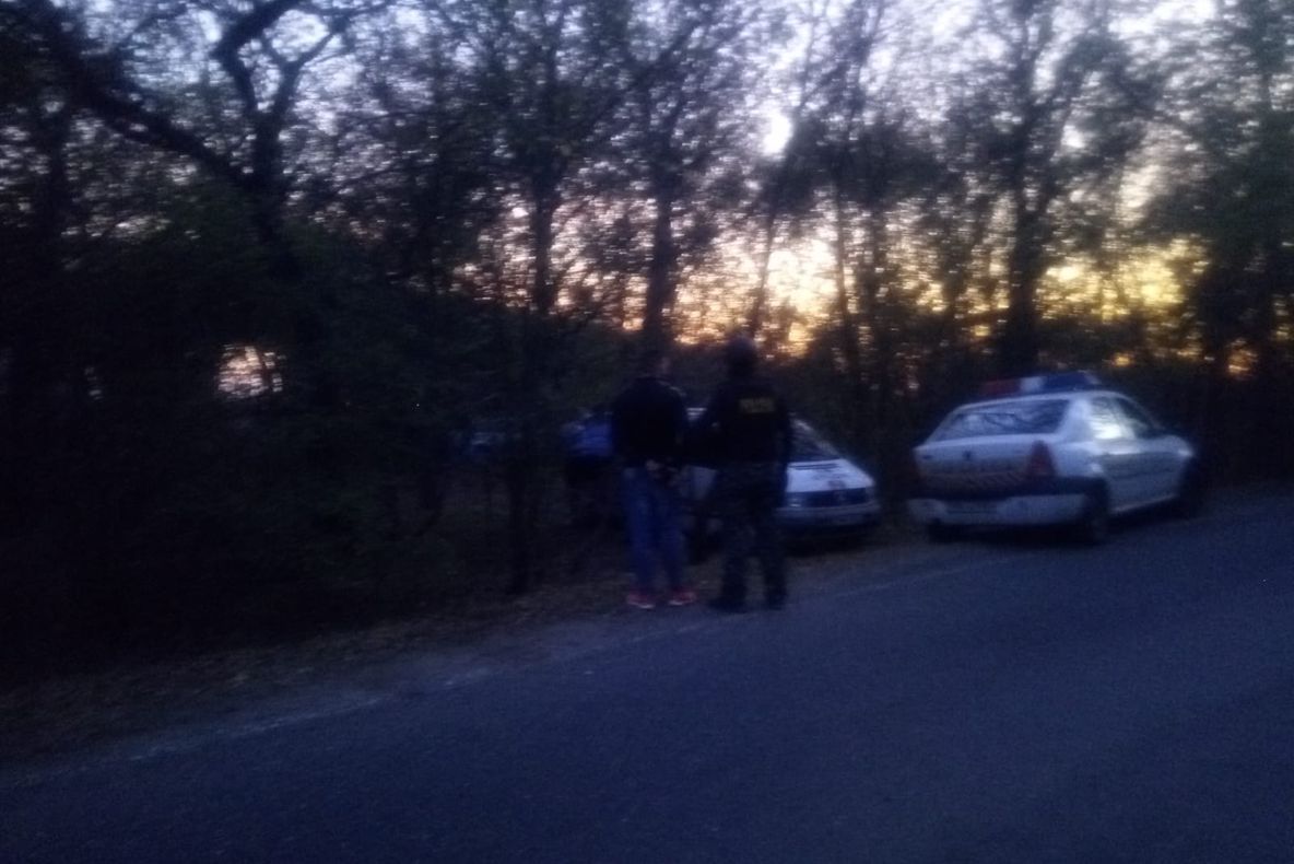 Video 4 tineri din Argeș, reținuți imediat după ce au încercat să tâlhărească un șofer la Buzău