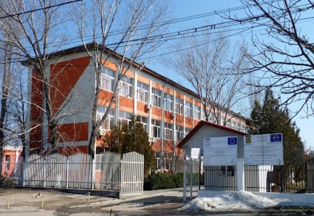 Dosar penal, după ce a pulverizat spray lacrimogen într-o clasă