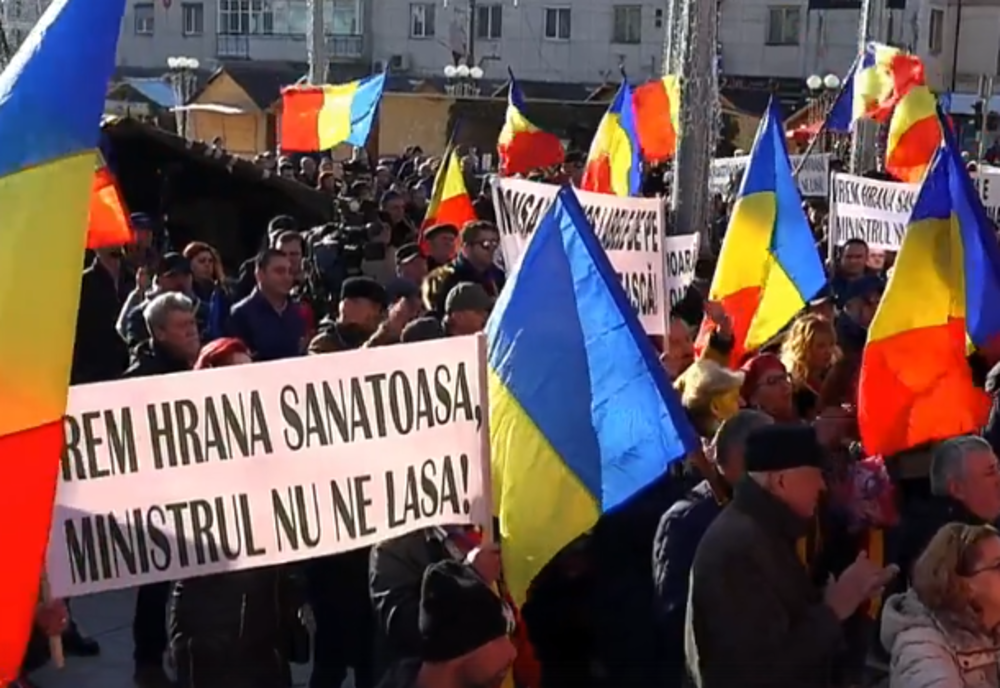 Miting la Buzău, în sprijinul lui Costel Vanătoru, cercetătorul demis de la conducerea Băncii de Gene