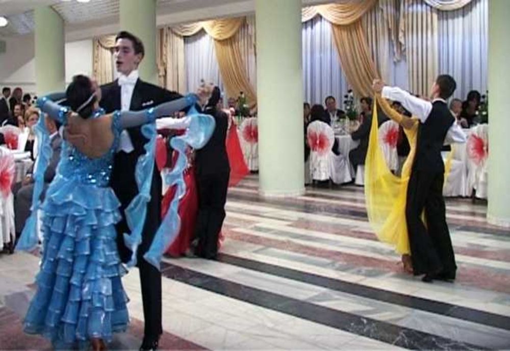 Bal caritabil organizat de Crucea Roșie la Buzău