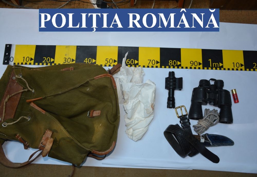 Braconieri, reținuți. S-a confiscat carne de vânat, muniție și dispozitive de iluminare pentru arme