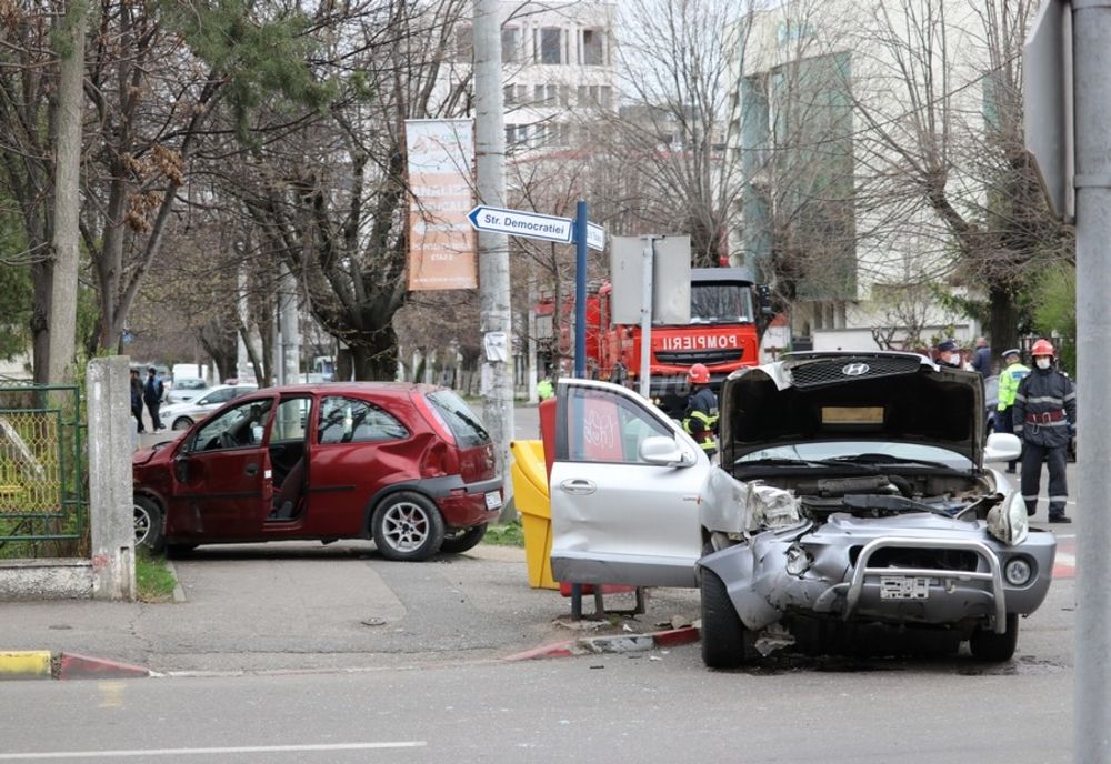 Accident de circulație provocat de un tânăr fugit din izolare