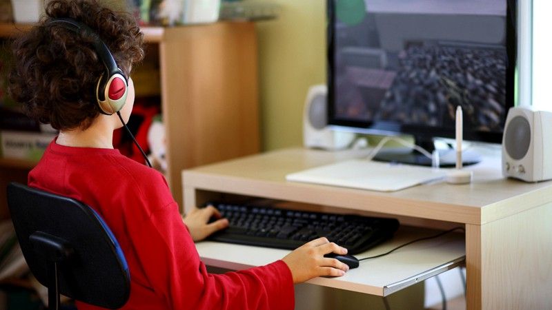 Calculatoare sau tablete pentru copiii din familii sărmane