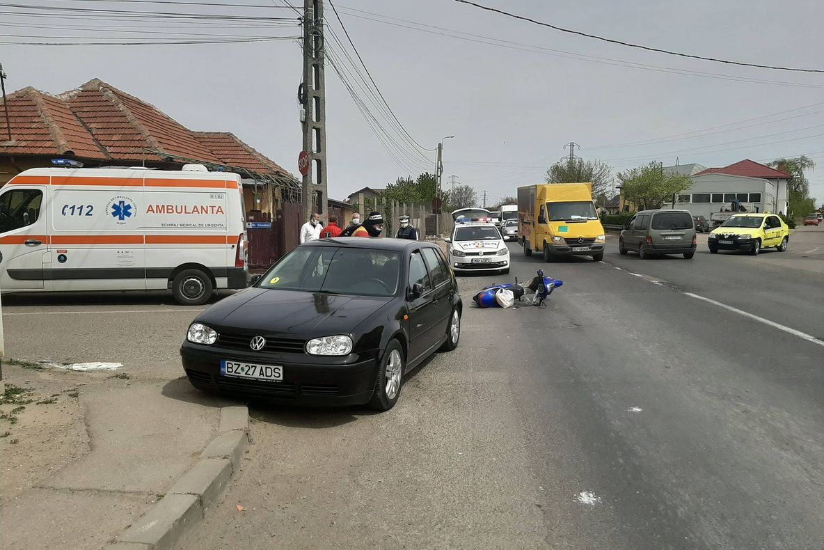 Scuterist accidentat , pe variantă