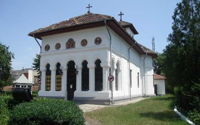 Buzoienii, deranjați de slujbele religioase transmise în difuzoare