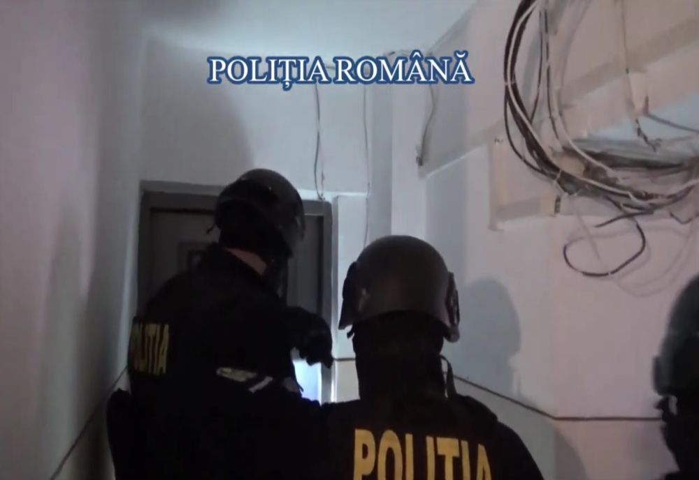 Percheziții la doi buzoieni care-și trimisese soția și concubina să se prostitueze