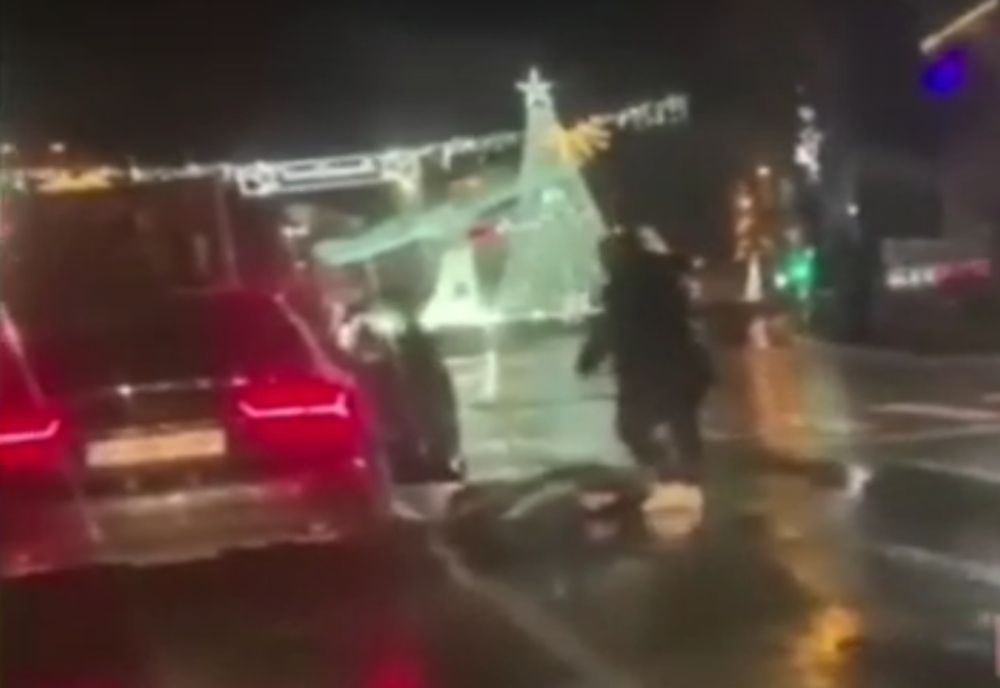 Pieton făcut KO cu un pumn la o trecere de pietoni