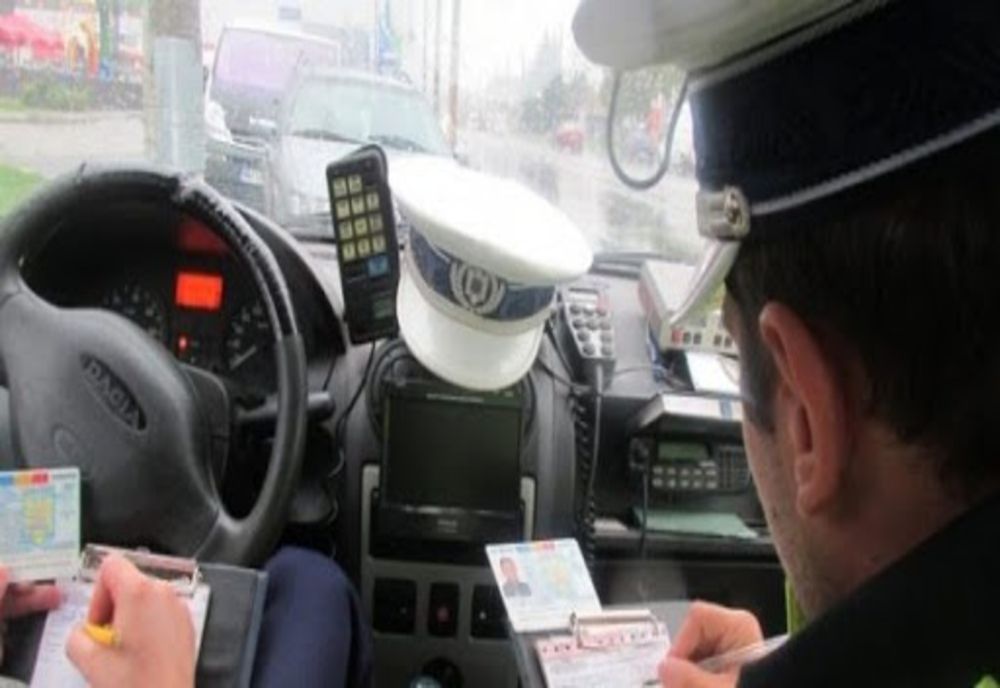 A ajuns în arestul Poliţiei, alături de prietenii care l-au ajutat să falsifice ITP-ul mașinii