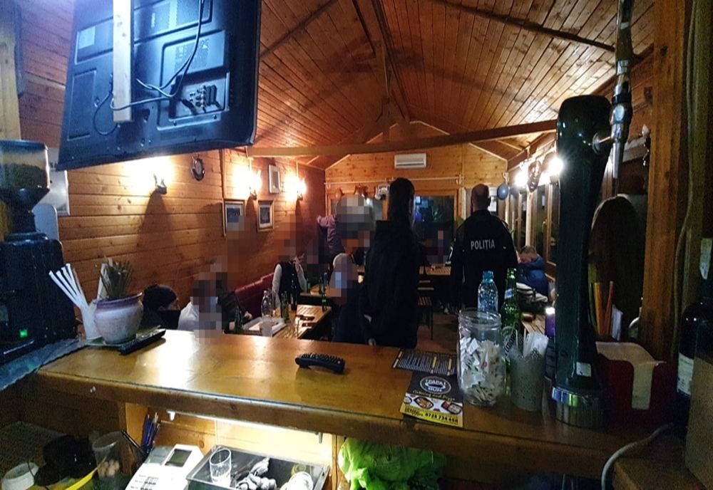 Petrecere aniversară cu 17 persoane întreruptă de polițiștii buzoieni