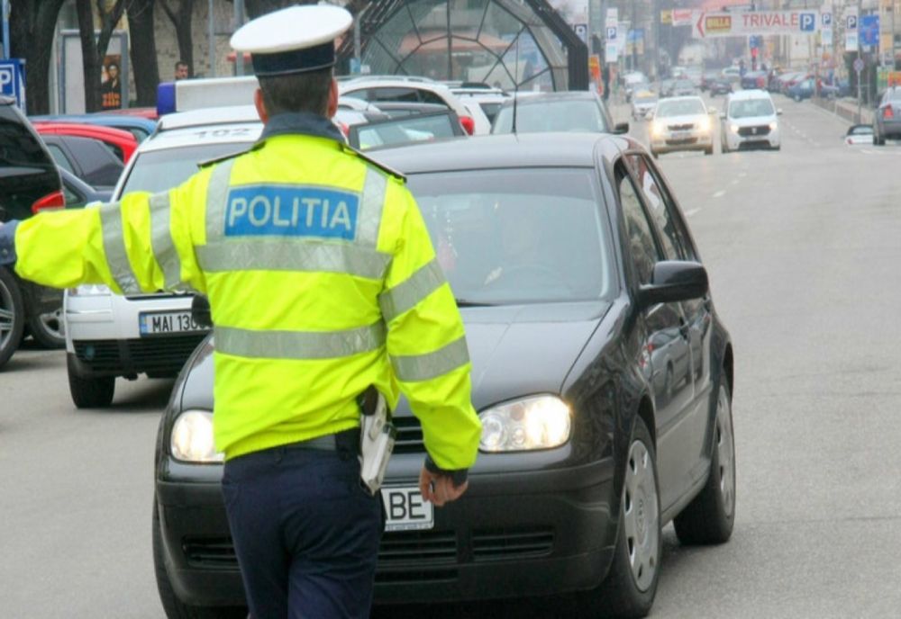 670 de sancţiuni contravenţionale şi 65 de permise reţinute în weekend