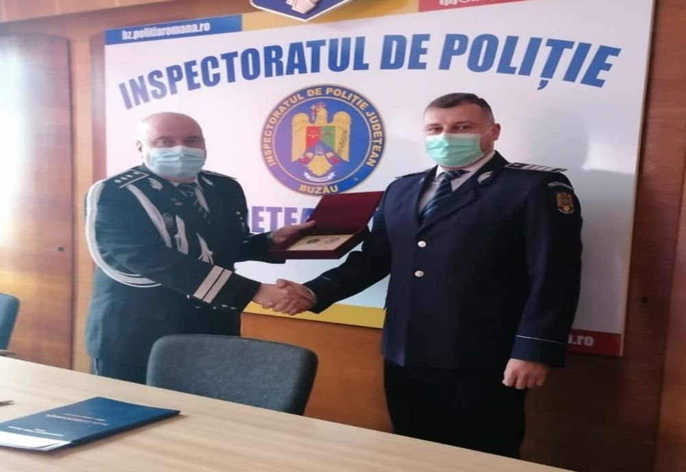 Doi ofițeri și 10 agenți de poliție avansați în gradul profesional următor, înaintea îndeplinirii stagiului minim