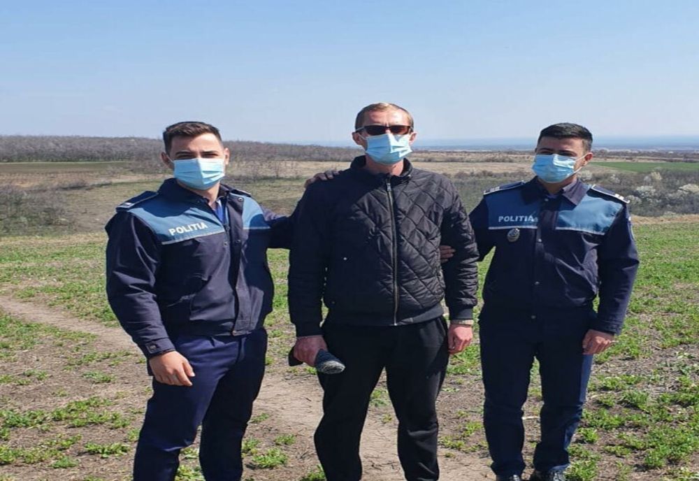 Doi polițiști de la Mărăcineni au salvat un tânăr care se rătăcise