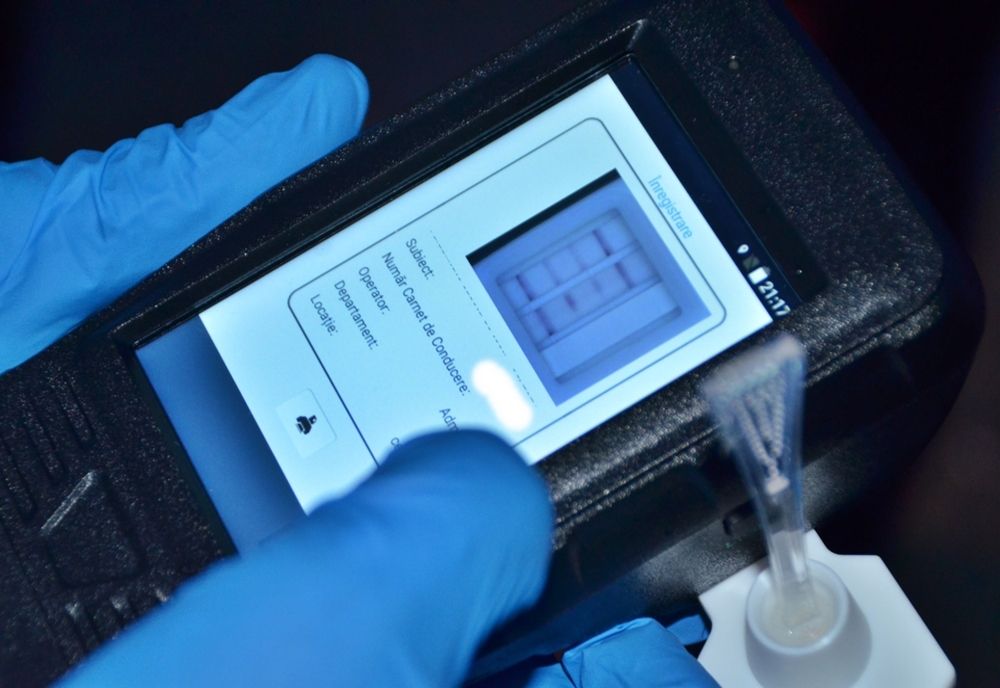 Tânăr de 22 de ani, fără permis și sub influența drogurilor, depistat la volan pe DJ 251A