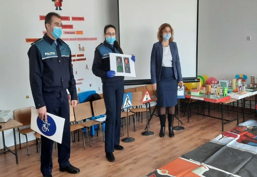 Poliţiştii de la Siguranţă Şcolară au invitat elevii de la Şcoala Gimnazială C.A.Rosetti să dezbată împreună subiectul bullying