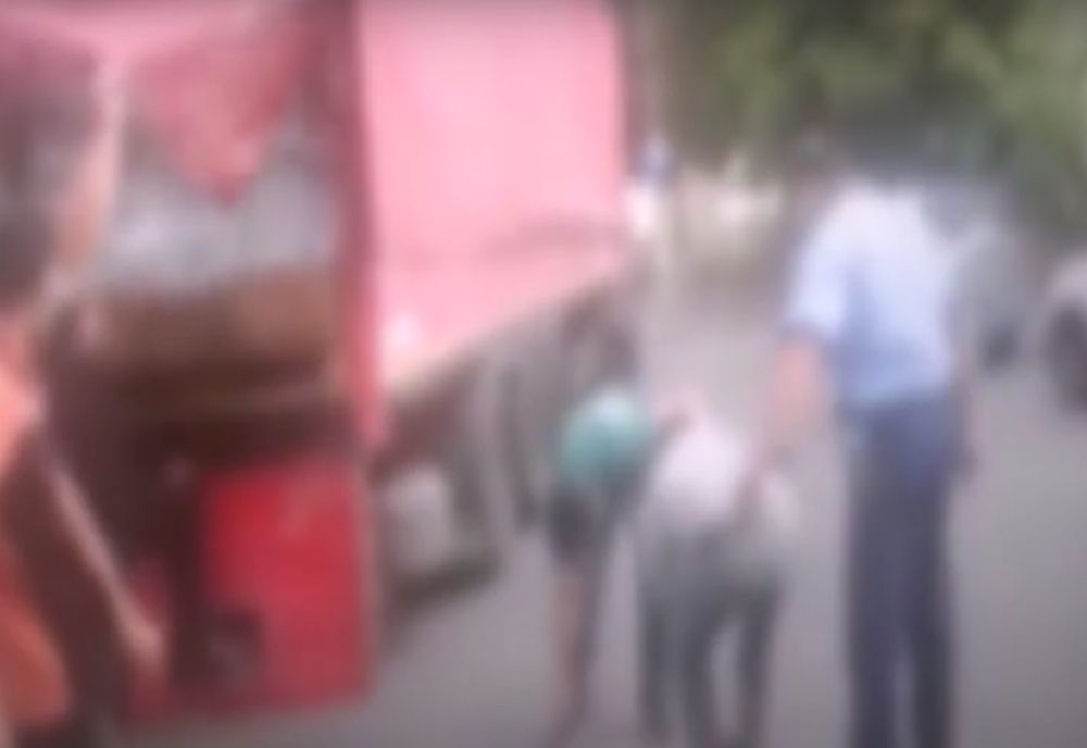 Bărbați din Bangladesh identificați în semremorca unui camion