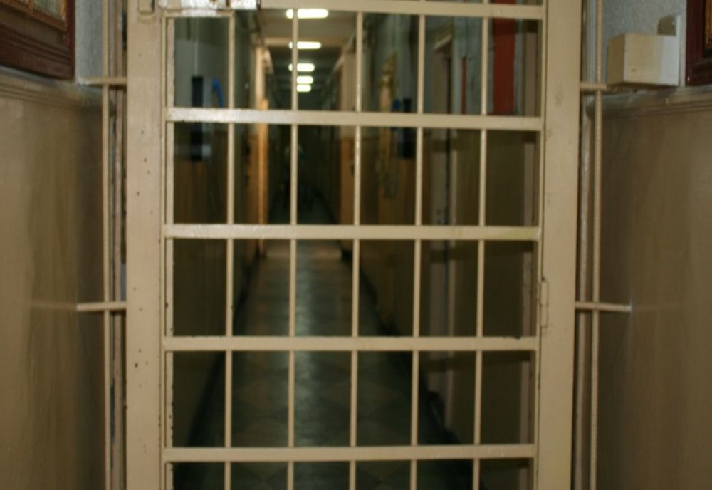 Arestat preventiv după ce a încălcat măsura arestului la domiciliu