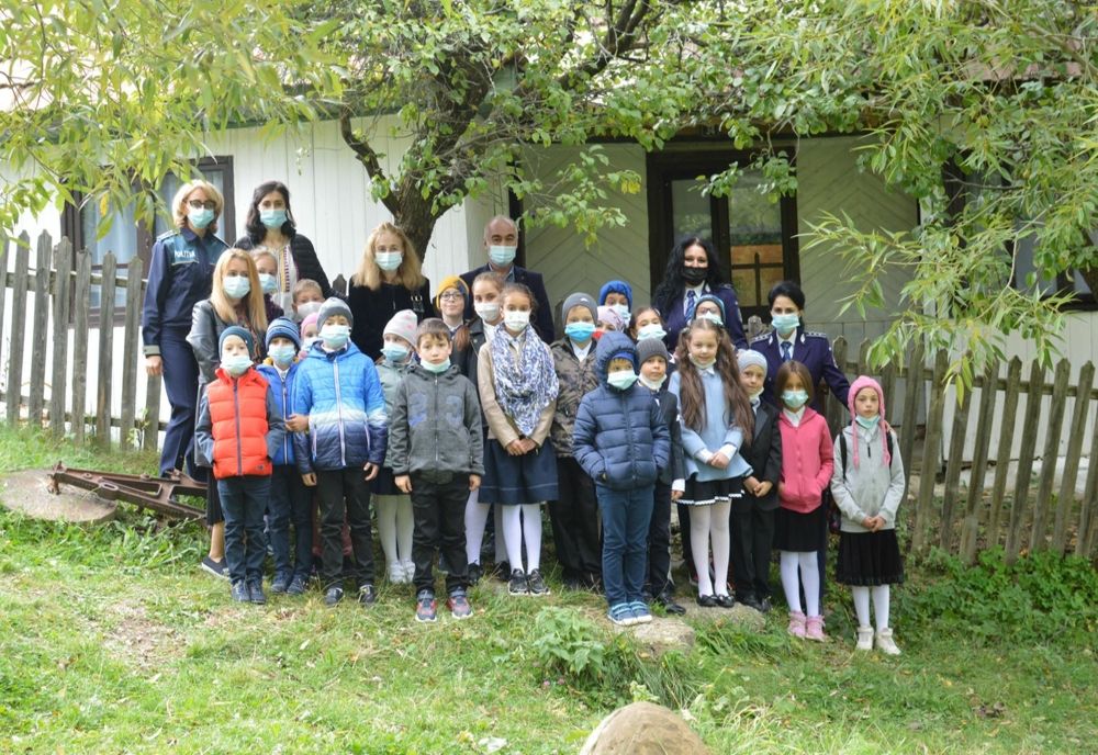 Foto: La început de an școlar, pentru elevii din ciclul primar din cadrul Școlii Gimnaziale Bisoca a sunat clopoțelul pentru ora de siguranță rutieră