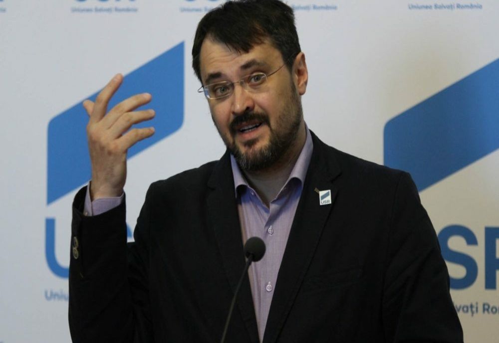 Cristian Ghinea: L-am tot aşteptat pe Dacian şi nu îmi place să aştept. E mai potrivit Dan Barna pentru a duce partidul mai departe