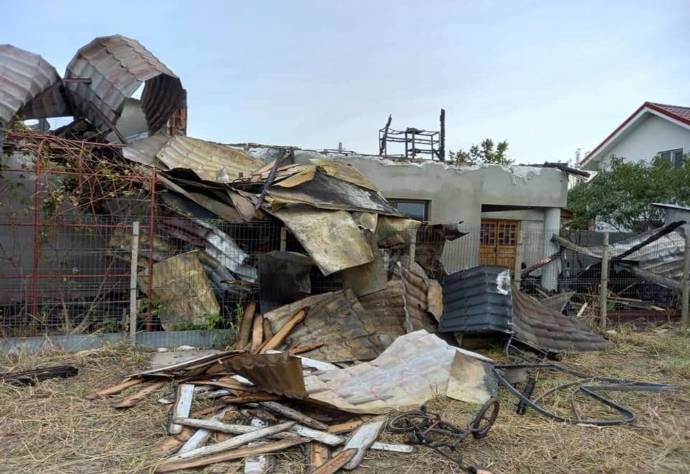 Apelul primarului din Mărăcineni pentru solidaritatea cu două familii rămase fără acoperiș deasupra capului