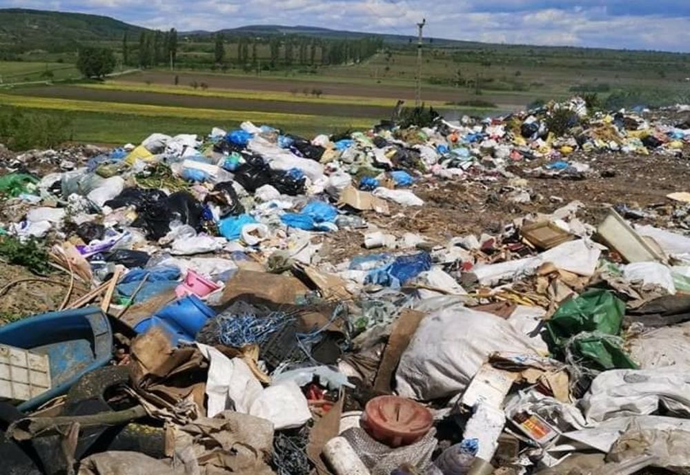 Au fost confiscate două autoutilitare, care transportau deșeuri de construcții