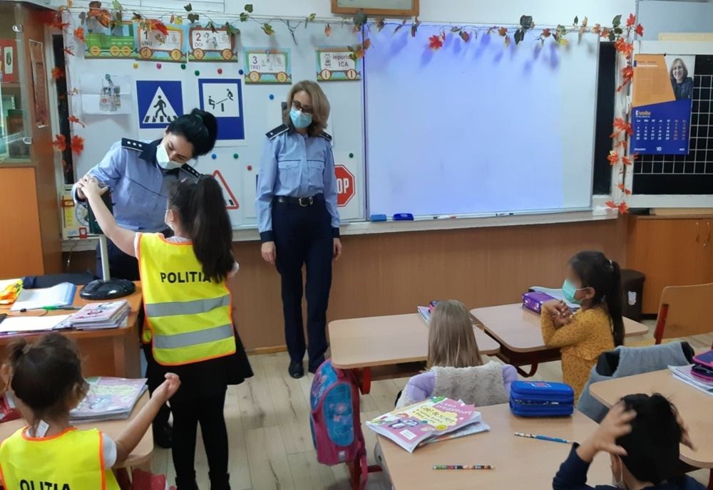 Activităţi preventive desfăşurate de poliţiştii buzoieni pentru siguranţa celor mici