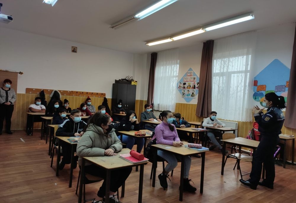 Activitate preventivă la Școala Gimnazială Cândeşti