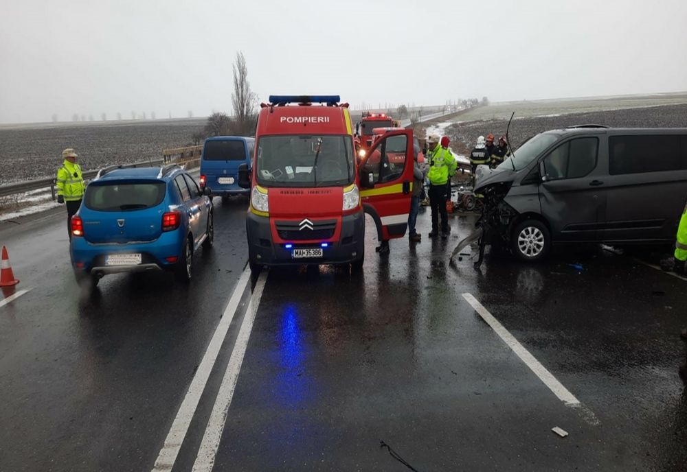 Coliziune între două autovehicule pe DN2E85, cu cinci victime