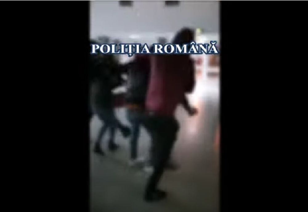 Percheziții într-un dosar de furturi de telefoane mobile