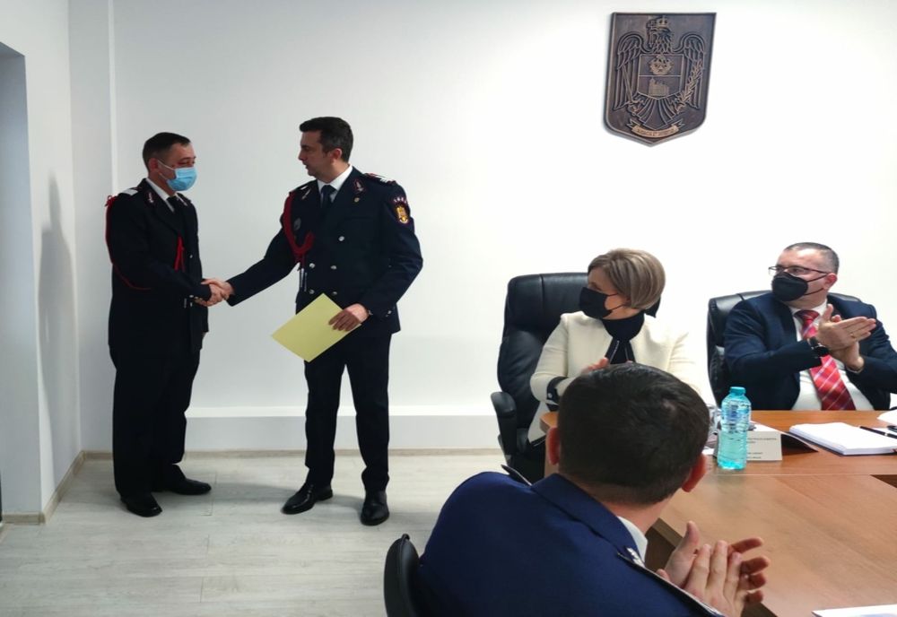 Distincții onorifice pentru doi subofițeri de la ISU Buzău