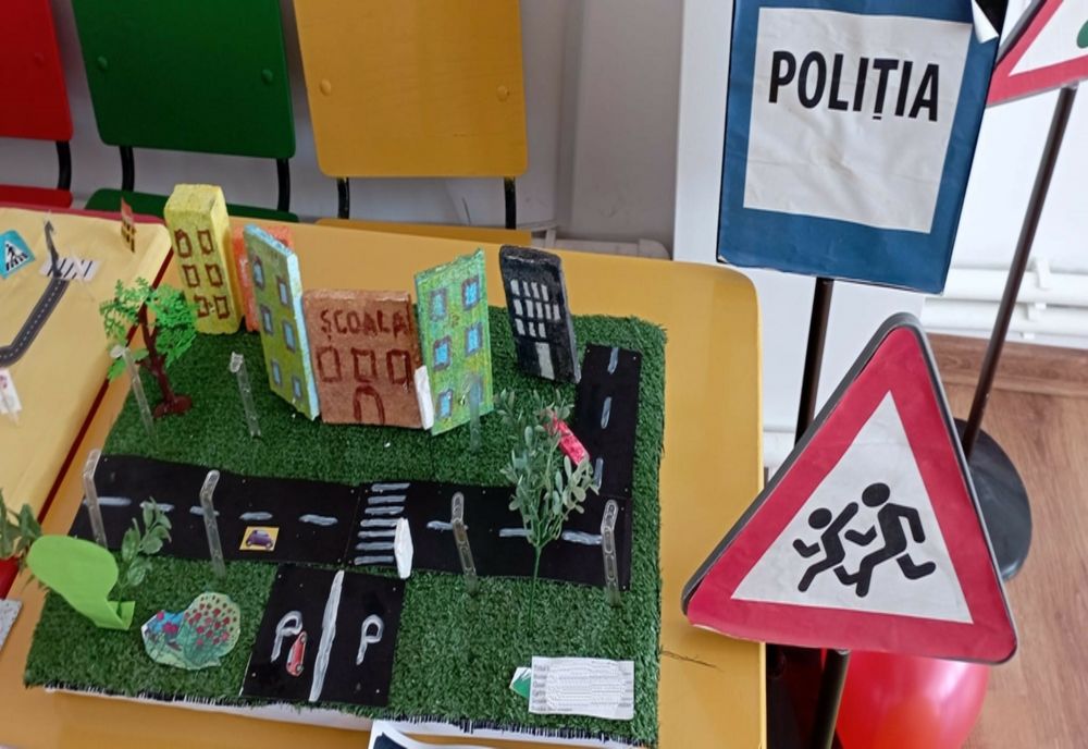 FOTO: Concurs desfăşurat în cadrul proiectului educaţional derulat de IPJ Buzău împreună cu Şcoala Gimnazială Maxenu şi Grădiniţa cu Program Normal Maxenu