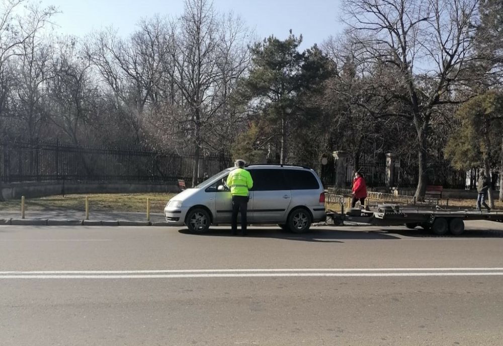 Polițiștii prezenți în trafic pentru combaterea principalelor cauze ale accidentelor rutiere