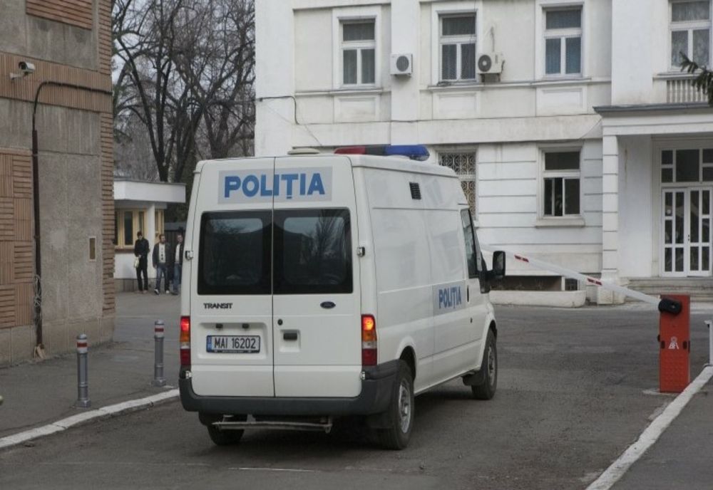 Minor de 16 ani arestat preventiv pentru mai multe furturi 