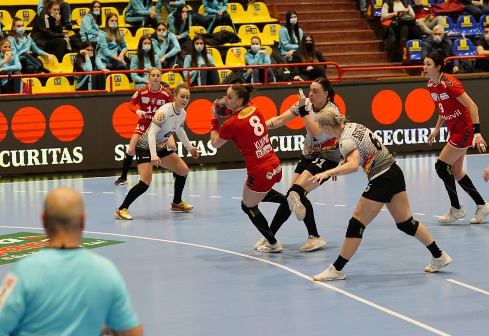 SCM Rm. Vâlcea a învins la limită pe SCM Gloria Buzău, după ce buzoiencele au condus și cu 4 goluri pe finalul primei reprize