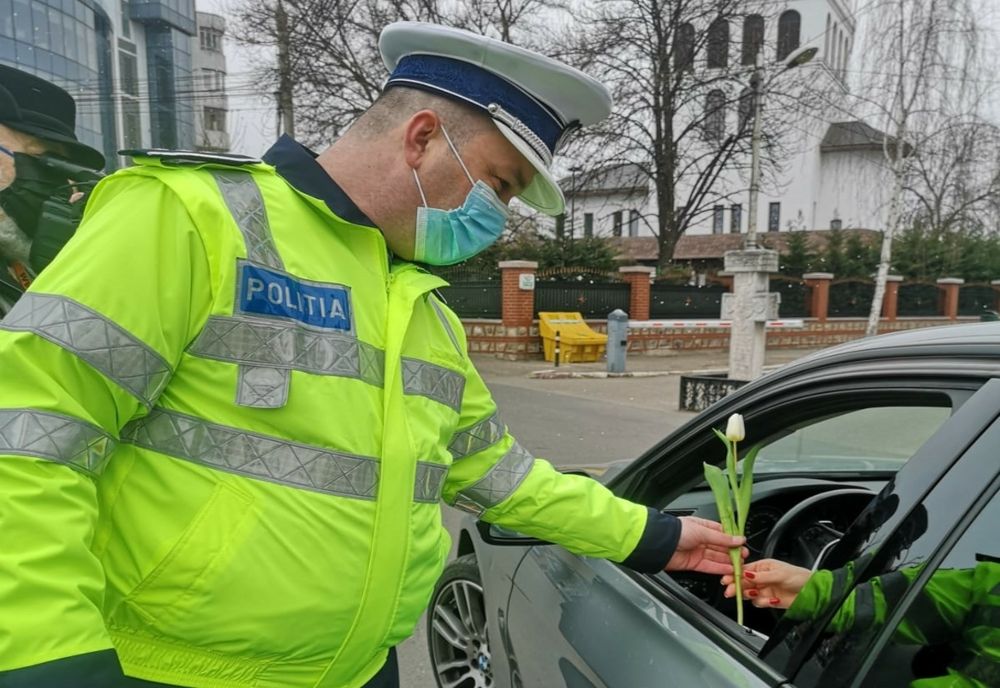 Video: Mărțișoare cu emoții oferite de polițiștii buzoieni